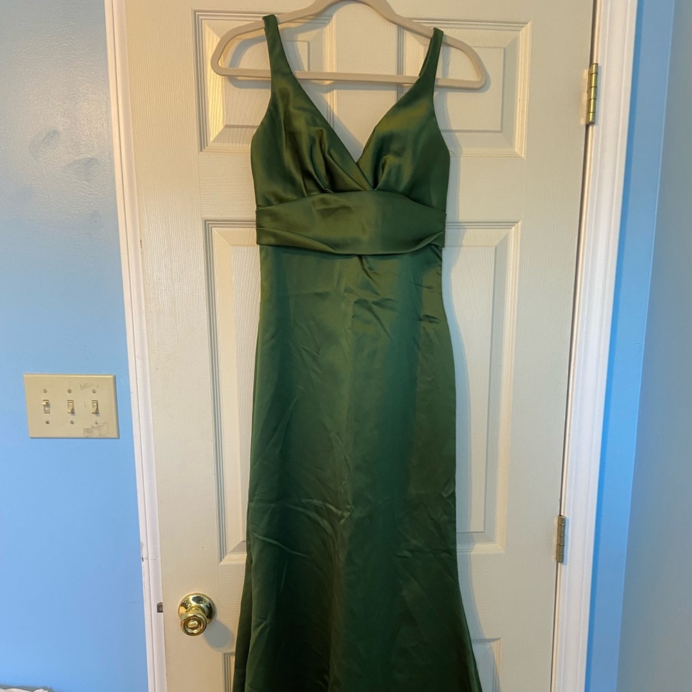 Emerald Green Jim Hjelm dress in size 6.